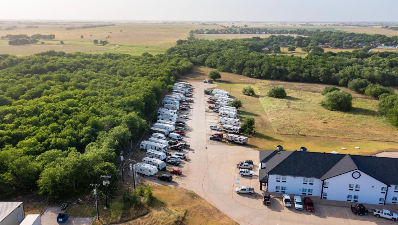 Atria Hotel And Rv Mcgregor Buitenkant foto